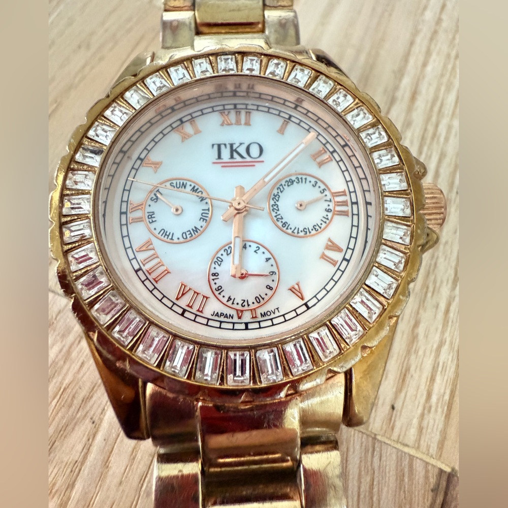 TKO ORLOGI ladies gold tone crystal accented dress watch NEW BATTERY